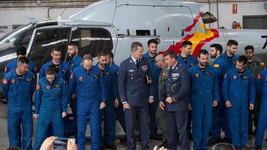 Felipe VI visita el Ala 78 de la base de Armilla