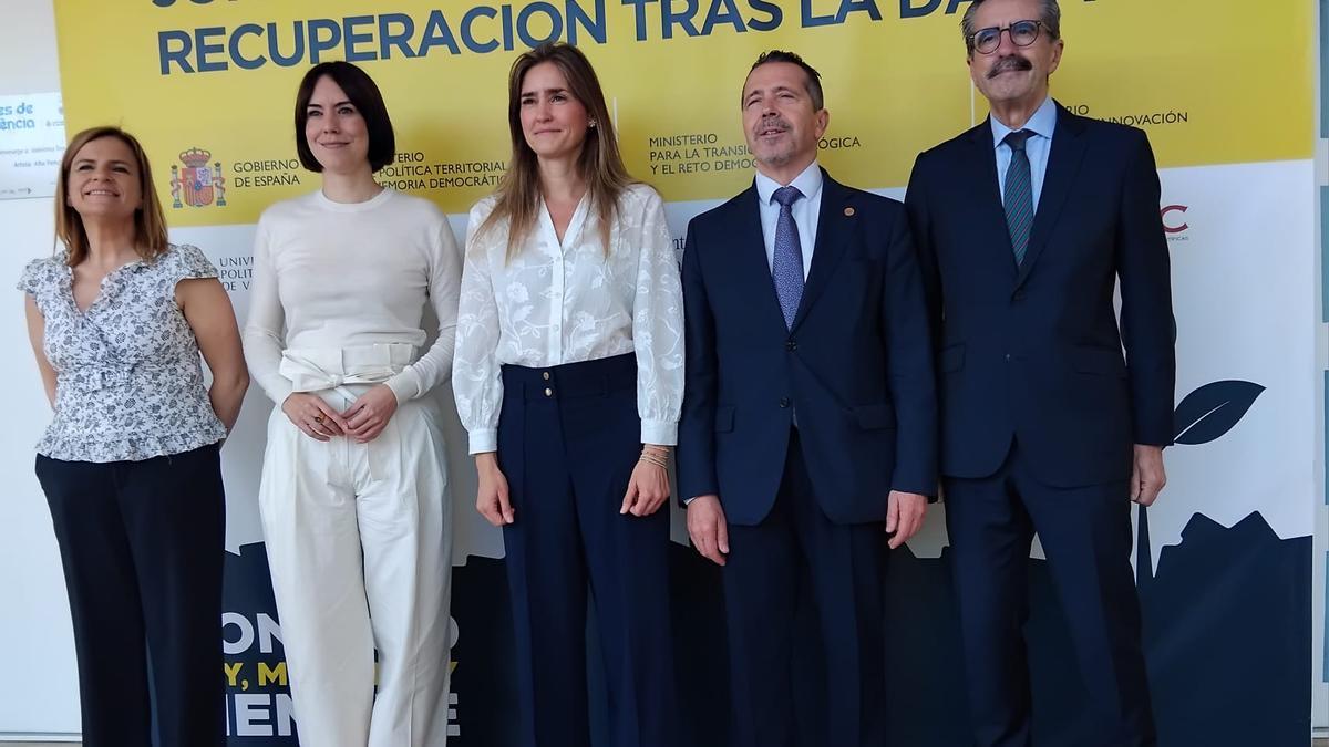 Las ministras Morant y Aegesen junto al rector Capilla, la delegada del Gobierno, Pilar Bernabé, y el comisionado Josep Maria Ángel.