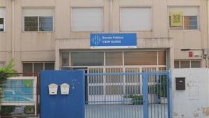 Famílies de Cornellà denuncien el tancament d’un dels dos grups d’I3 de l’escola Suris