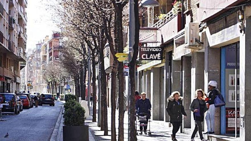 El carrer Àngel Guimerà de Salt, en imatge d&#039;arxiu.