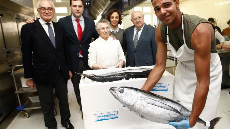 Los primeros bonitos del año se sirven en la Cocina Económica de Oviedo