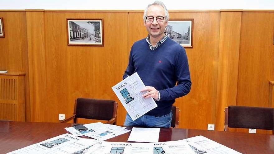 Juan Constenla presentó ayer la programación cultural para esta primavera. // Bernabé/Juan Carlos Asorey