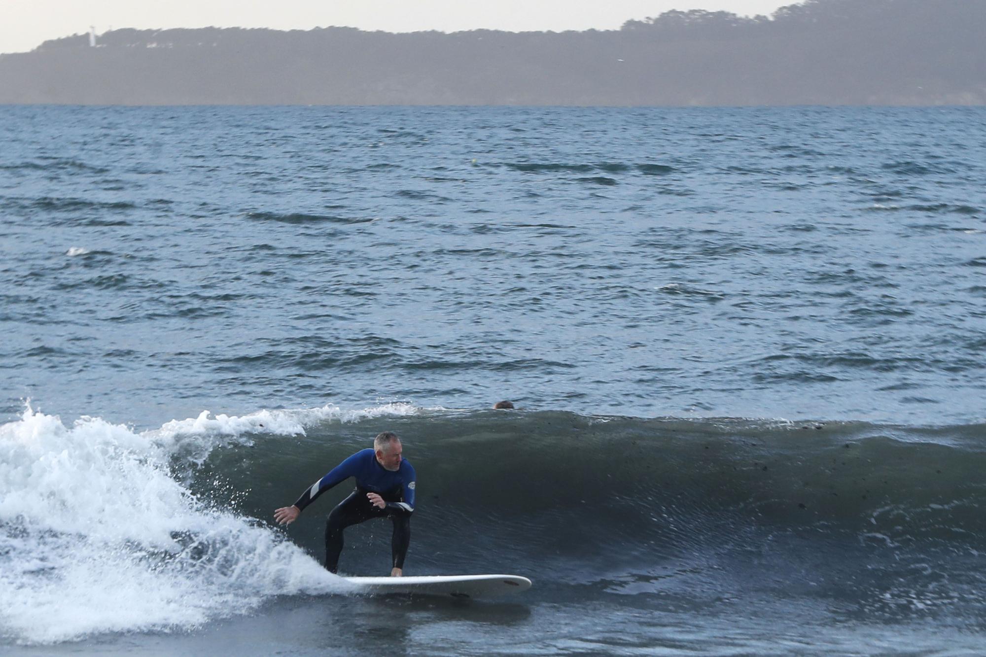 A mar revuelto, ganancia de surferos