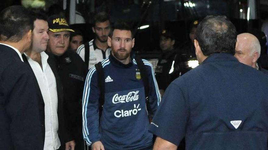 El argentino Lionel Messi, a su llegada a Ecuador.