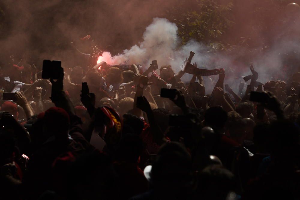 Las aficiones de Real Madrid y Liverpool llenan Kiev de color