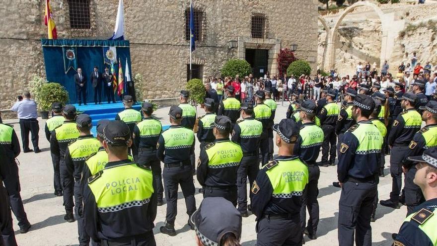 Celebración del Día de la Policía Local en el Castillo de Santa Barbara, en imagen de archivo. /  ALEX DOMINGUEZ