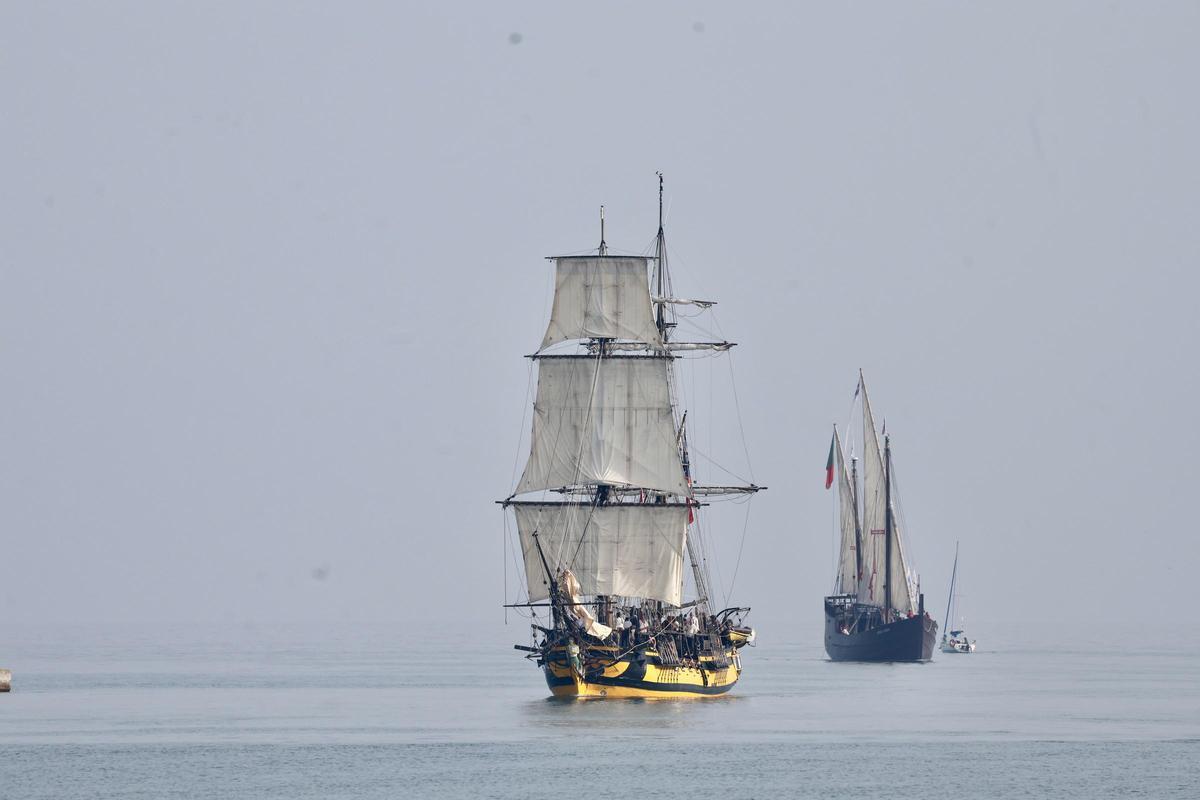 Así ha sido la llegada de los barcos de Escala a Castelló al Grau