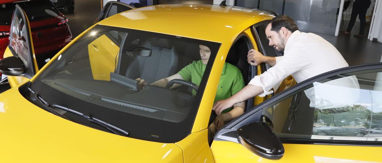 Coche eléctrico en un concesionario de la provincia de Córdoba.