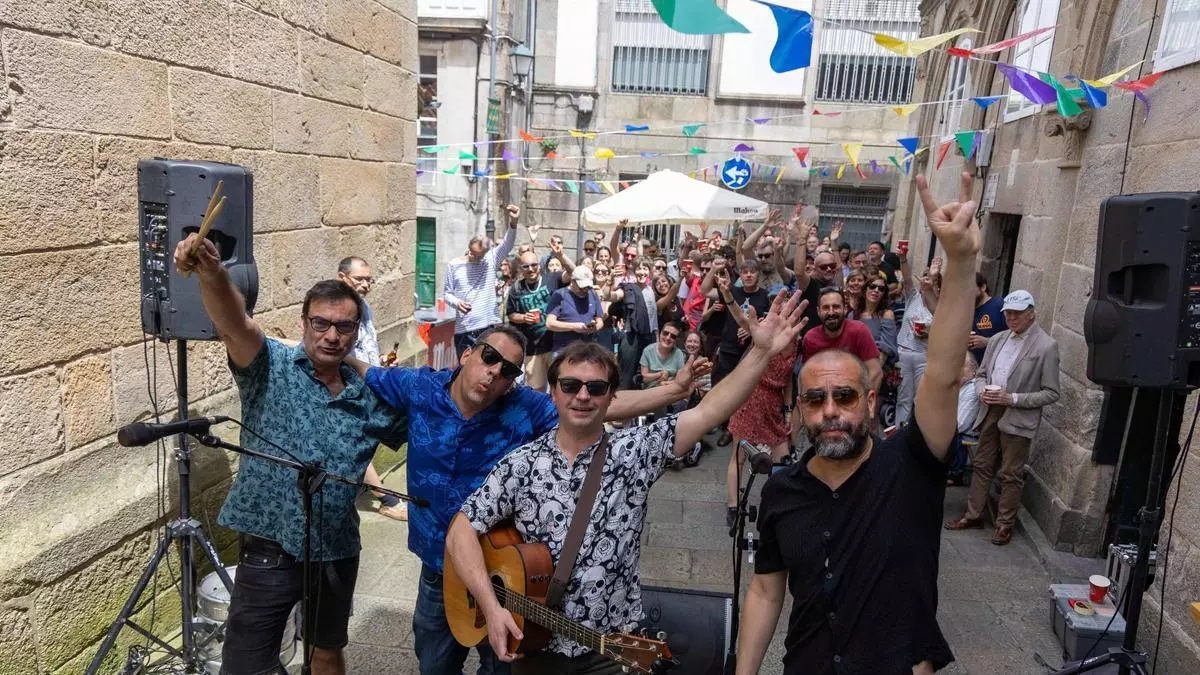 El pub A Reixa de Santiago celebra sus 30 años de hostelería y rock and roll