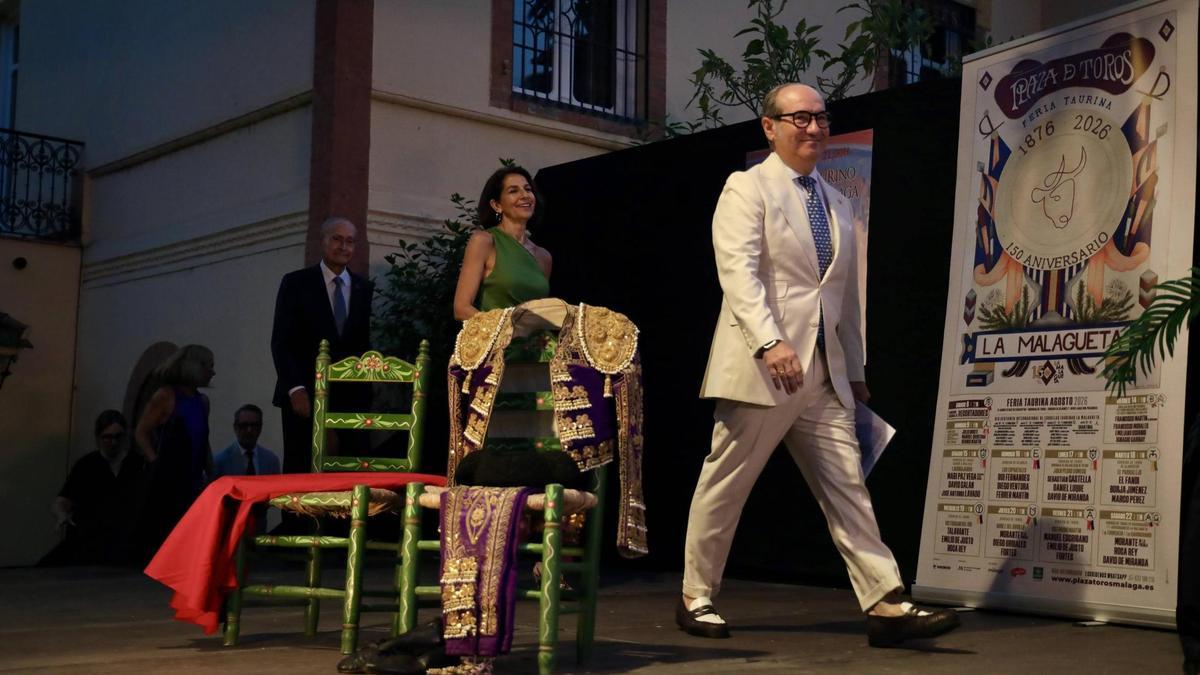 José Antonio Trujillo, en primer plano, llegando para pronunciar su pregón