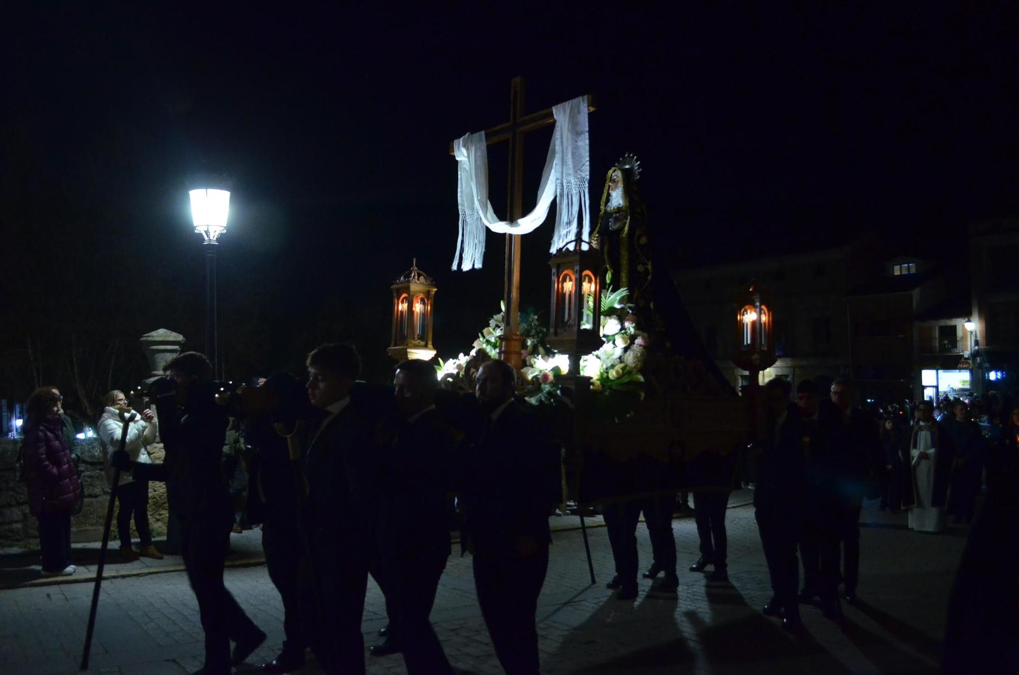 GALERÍA | Solemne Procesión de las Tinieblas, en Benavente