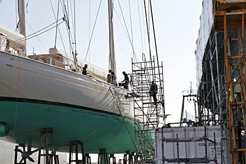 Bis zu 1.000 Tonnen schafft der neue Schiffskran auf der Alten Mole. Die Investition von STP Shipyard Palma symbolisiert den Boom einer strategischen Branche der Insel. Ein Besuch auf der Werft