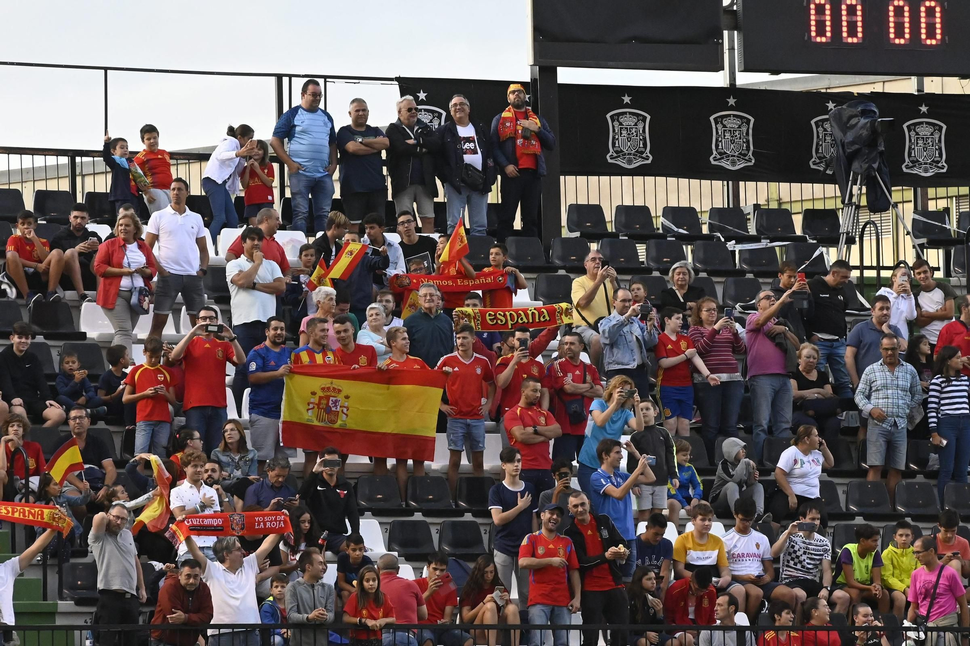 Galería | Búscate en las últimas visitas de la selección española al SkyFi Castalia