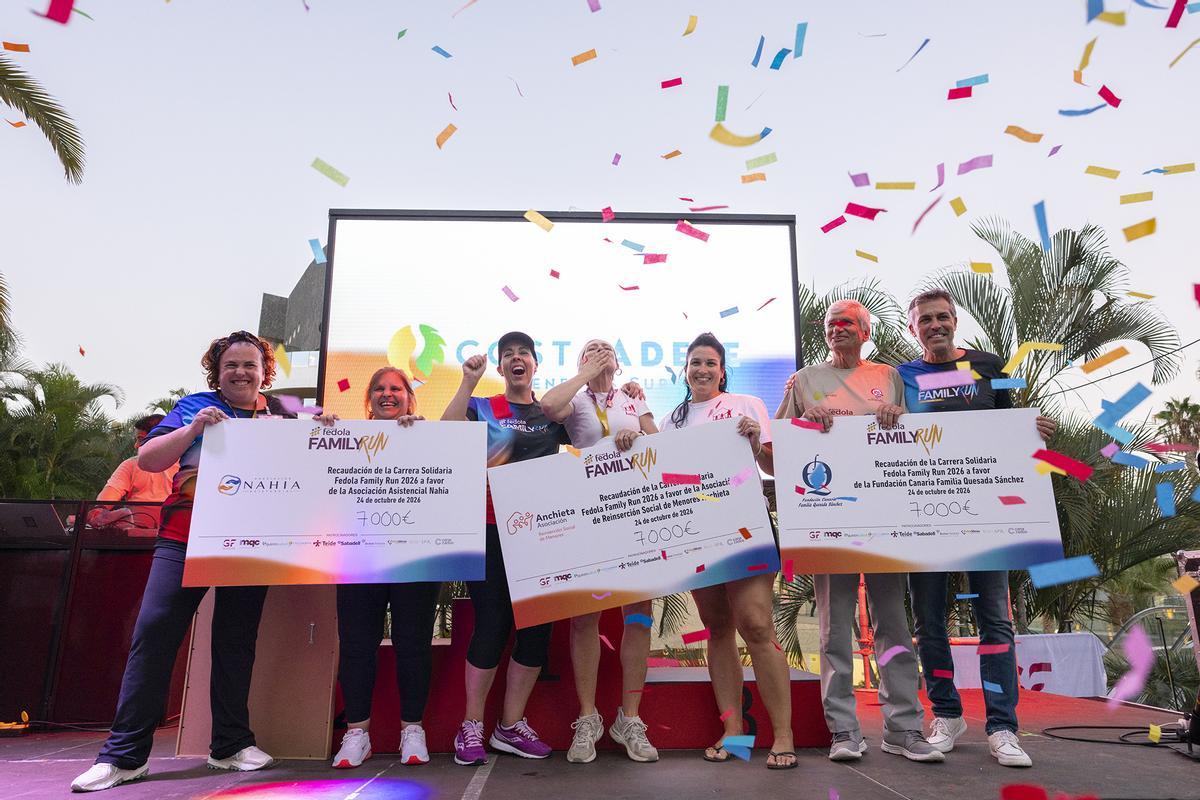 Entrega de los cheques a las tres ONG a las que va destinado los fondos de la carrera