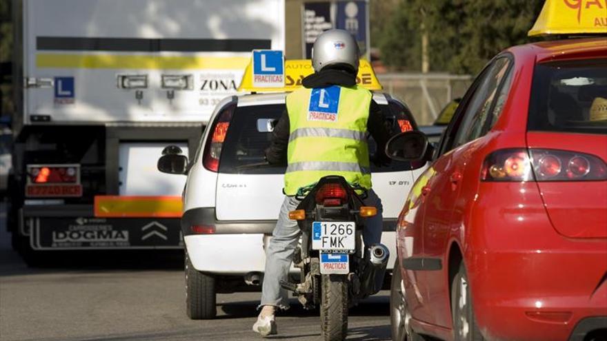 La DGT incorpora este mes a militares como examinadores