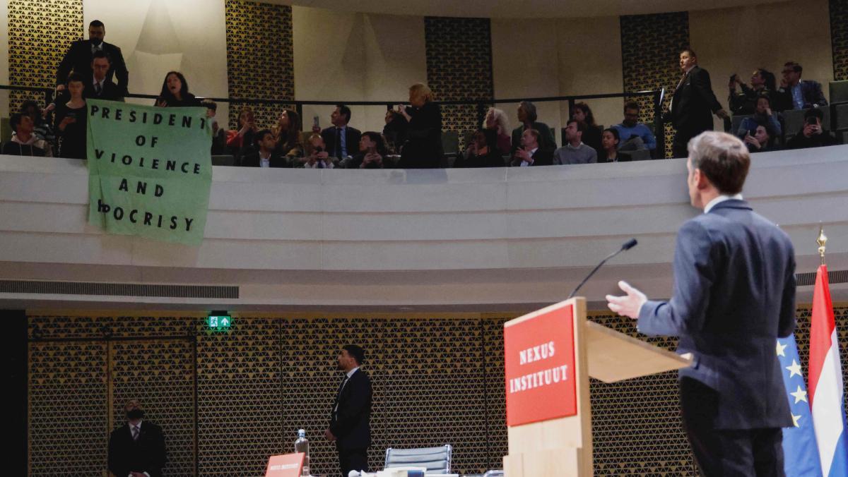 Macron inicia la seva visita als Països Baixos amb protestes en un institut de l’Haia