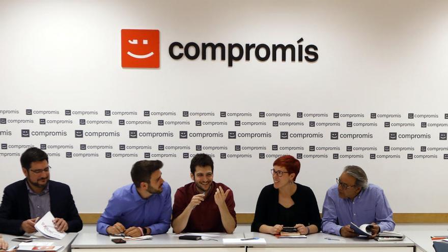 Ignacio Blanco (EUPV), Fran Ferri (Compromís), Antonio Estañ (Podemos), Àgueda Micó (Compromís) y Manolo Mata (PSPV), durante el encuentro de ayer.