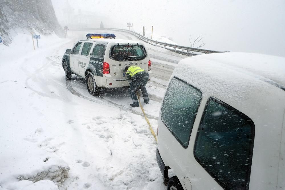 Temporal de nieve en el Puerto de Pajares