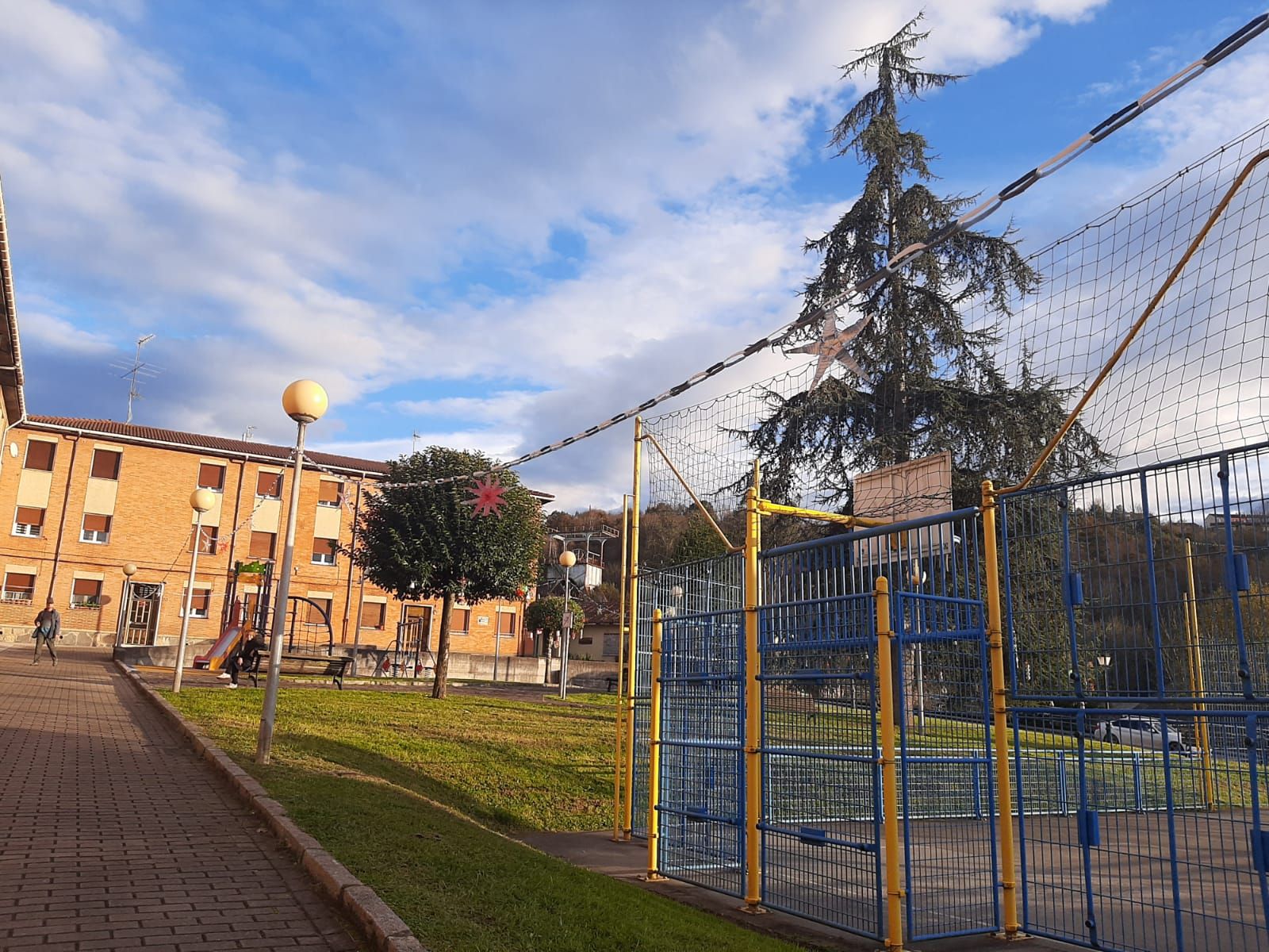 Pumarabule se engalana para Navidad: así han decorado los vecinos el poblado minero de Carbayín