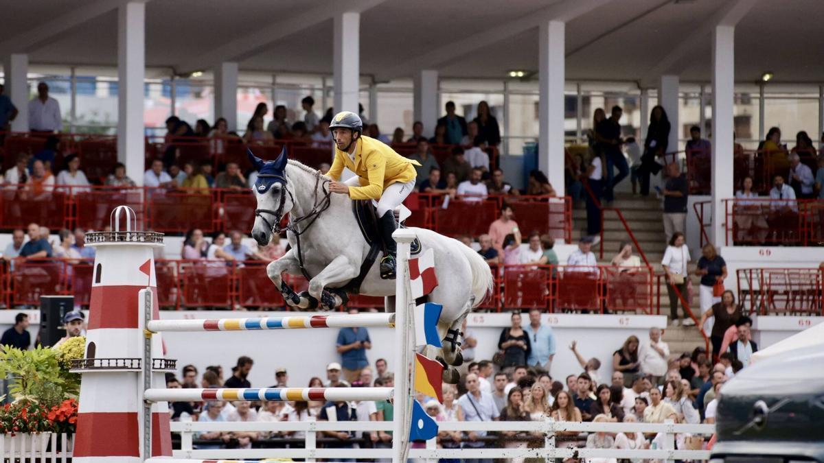 Yuri Mansur en un salto con «My Lady Lavista»