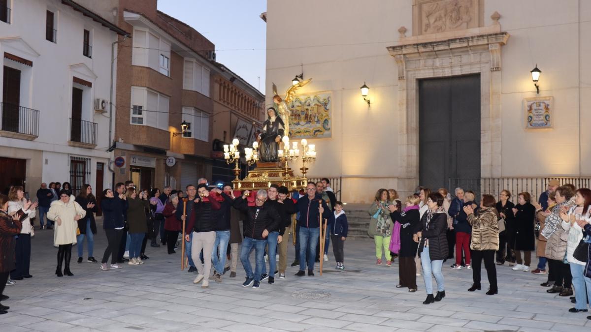 La Beata Inés, en procesión en Benigànim.