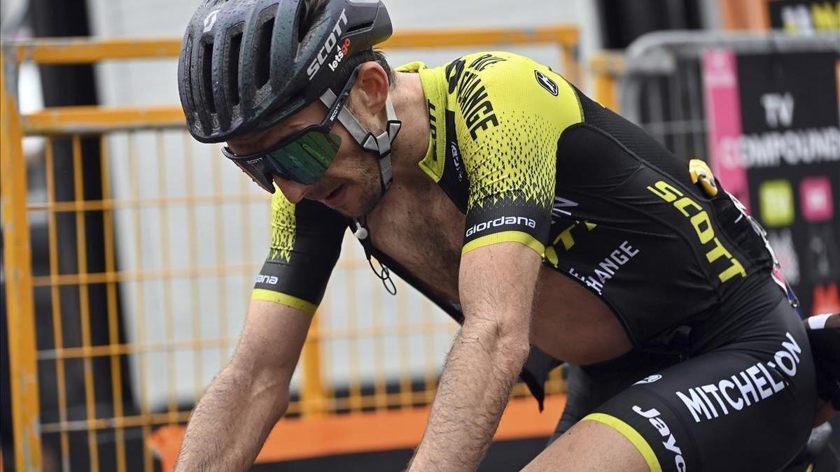 Simon Yates, positivo de covid-19, abandona el Giro