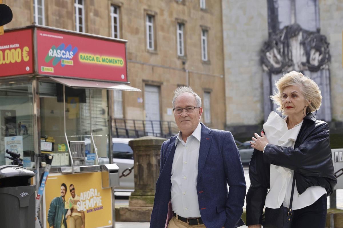 La polémica por el "Héroes del Simancas" de Gijón también está en la calle: partidarios y detractores entre quienes la ven a diario (en imágenes)