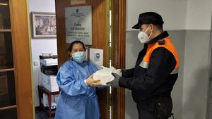 Protecció Civil de l’Hospitalet reparteix 65.000 mascaretes per prevenir contagis de covid
