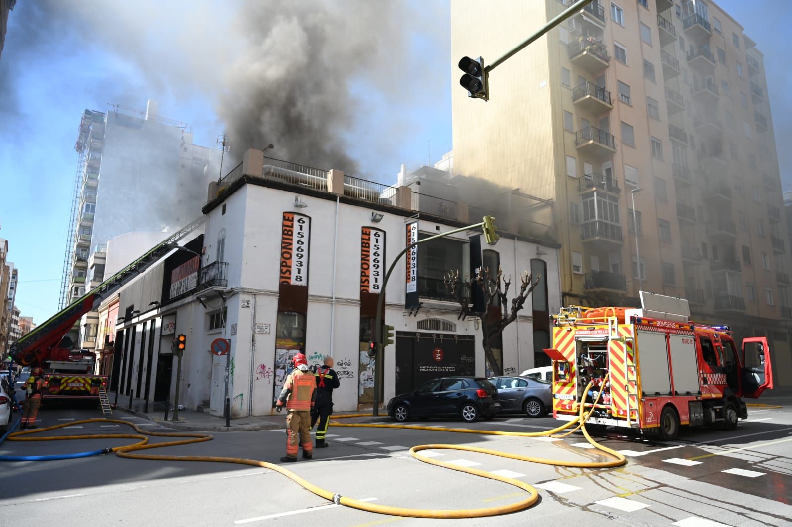 Galería de fotos: Espectacular incendio en el centro de Castelló