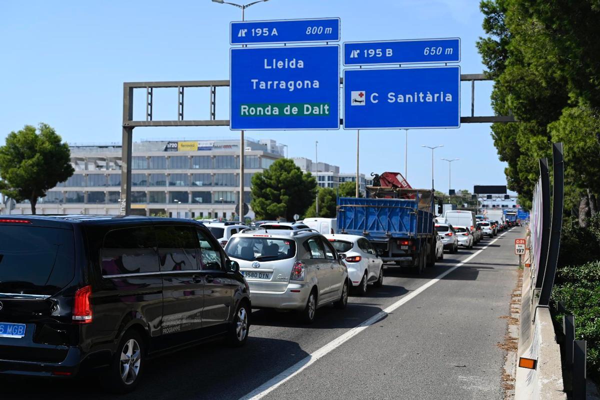 Despliegan la operación Jaula en los accesos de Barcelona para dar con Puigdemont