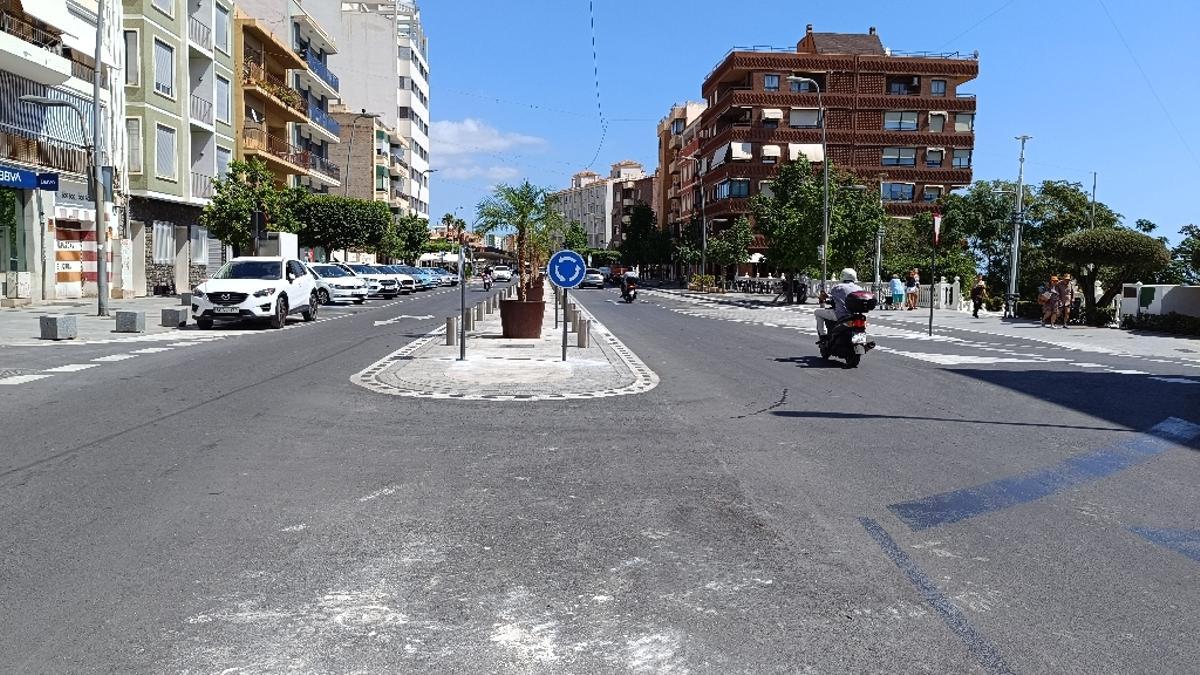 La avenida País Valencià de La Vila con el parque Censal a la derecha.