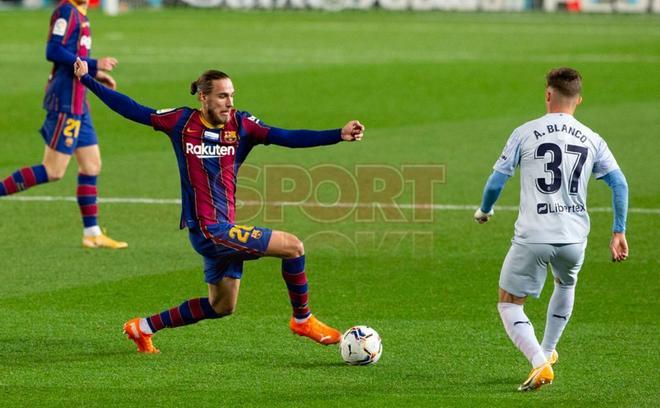 Las imágenes del partido entre el FC Barcelona y el Valencia correspondiente a la jornada 14 de LaLiga Santander disputado en el Camp Nou.