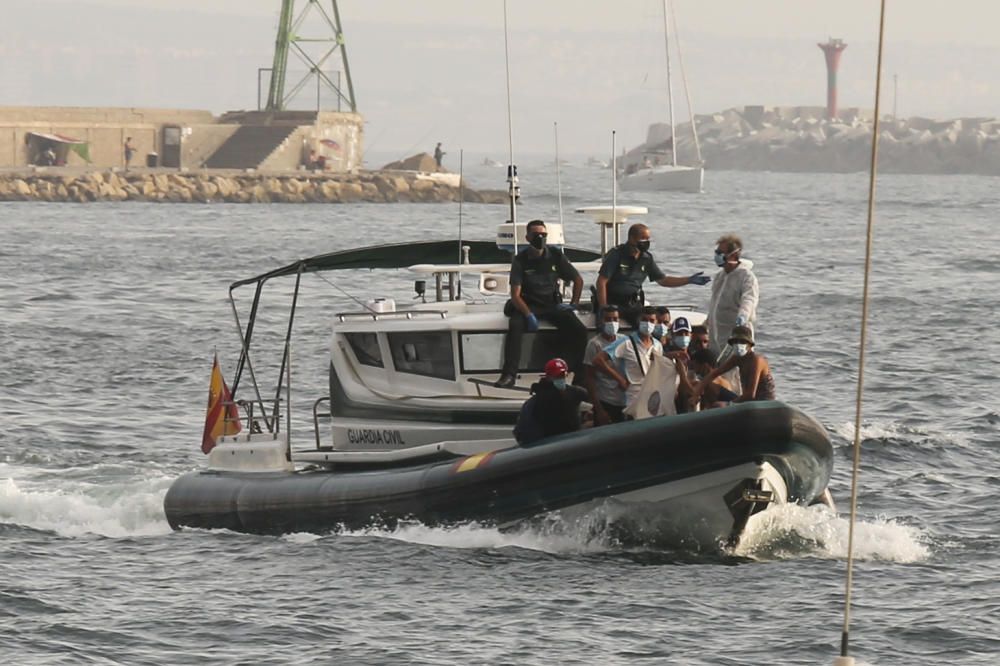 Una patera con unos nueve inmigrantes llega a Tabarca