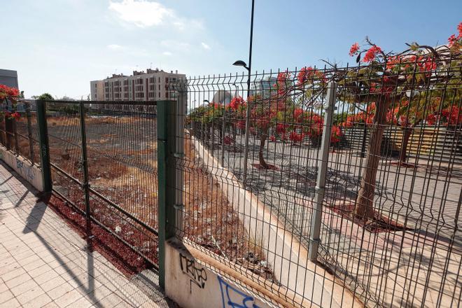 Espacio entre las dos torres de Cabo Llanos, donde se va a construir una plaza