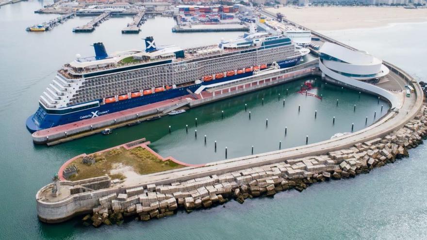 Escala de crucero en la terminal de Leixões, obra del arquitecto Luís Pedro da Silva.    | // APDL