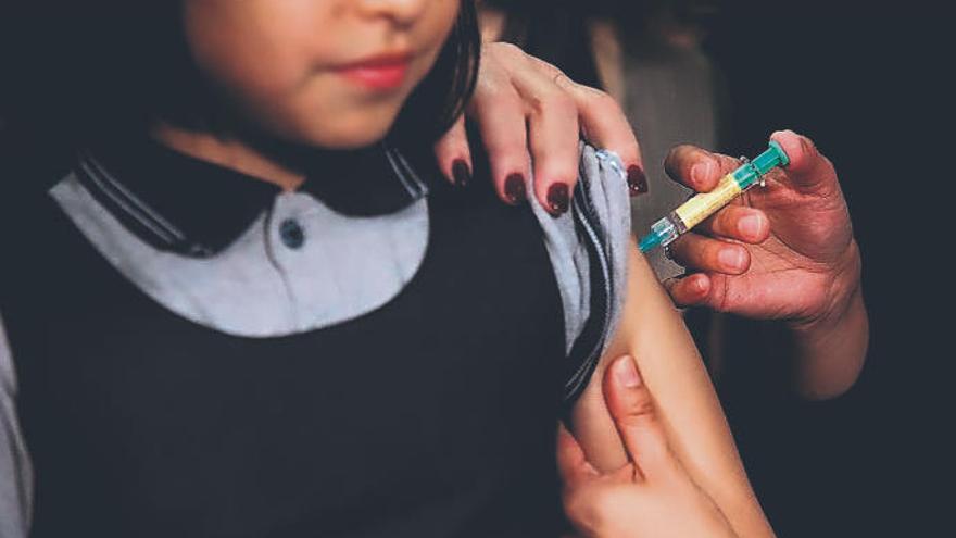73.000 niñas canarias han recibido la vacuna contra el virus del papiloma
