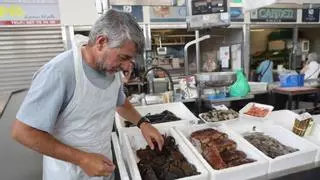 La escasez de pulpo y nécora en las lonjas se traslada a las plazas