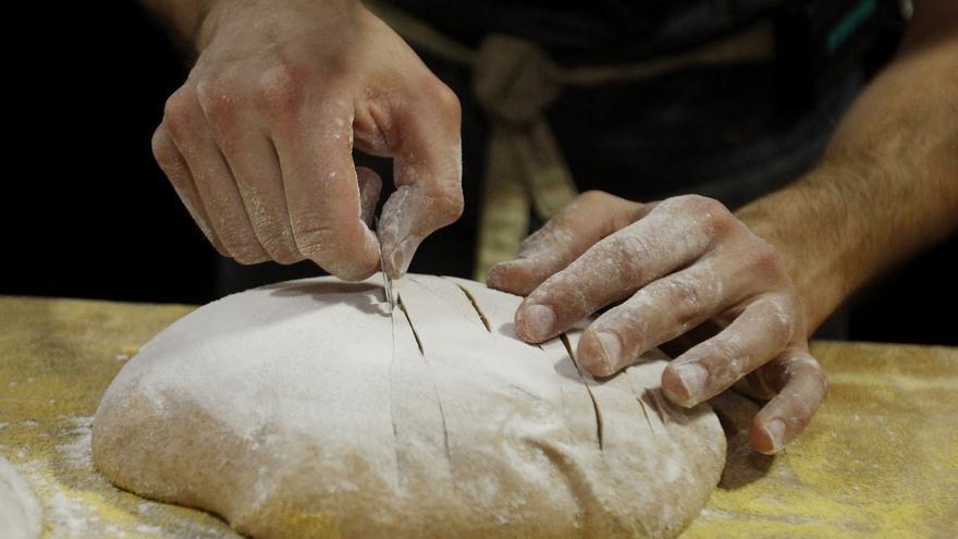 Multa a una panadería de Cambre por no conceder el descanso mínimo a la plantilla