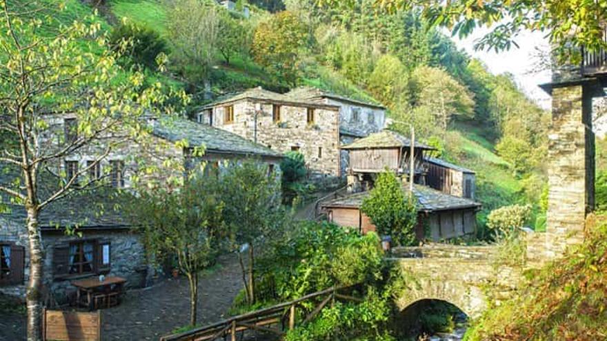 La belleza del occidente asturiano: un camino hasta el pueblo de Teixóis