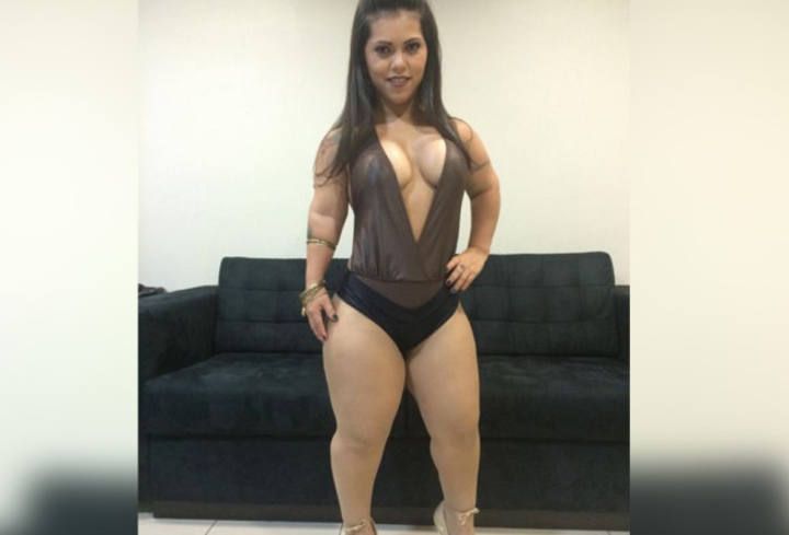 Karina Lemos, la bajita más sexy del mundo