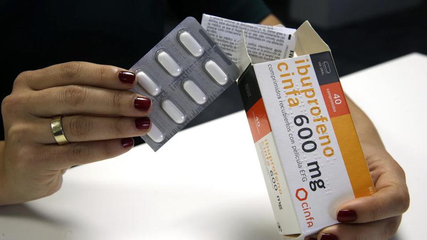 Una imagen de una caja de Ibuprofeno.