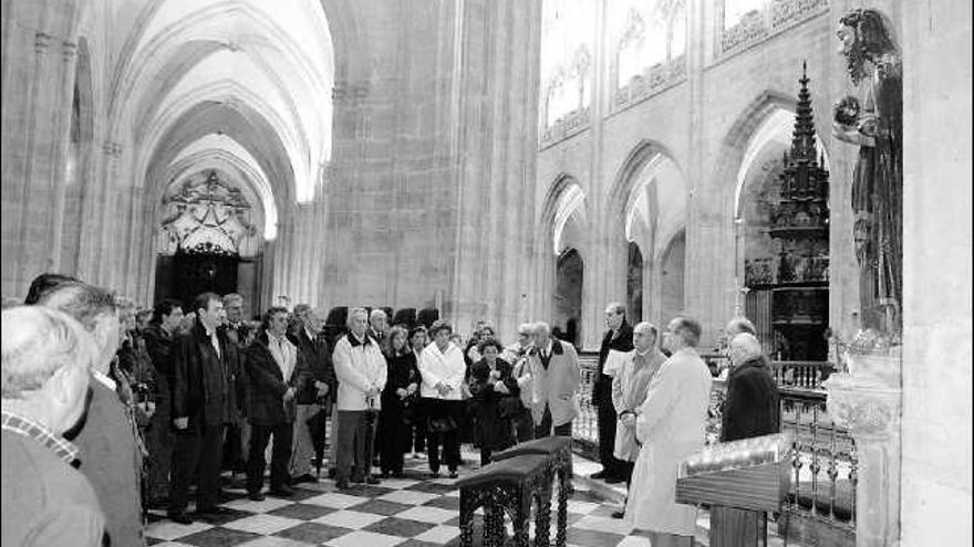 Un grupo de peregrinos, ayer, en la Catedral, durante la clausura de las Jornadas del camino norte de Santiago.