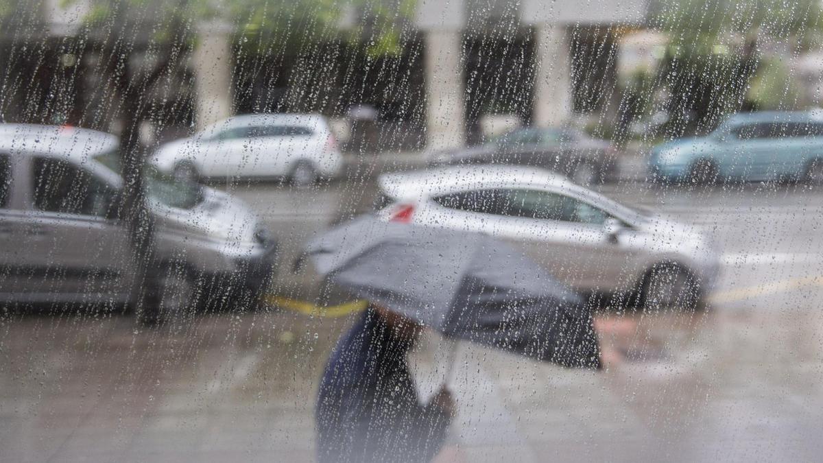 Paraguas en Oviedo por las fuertes lluvias