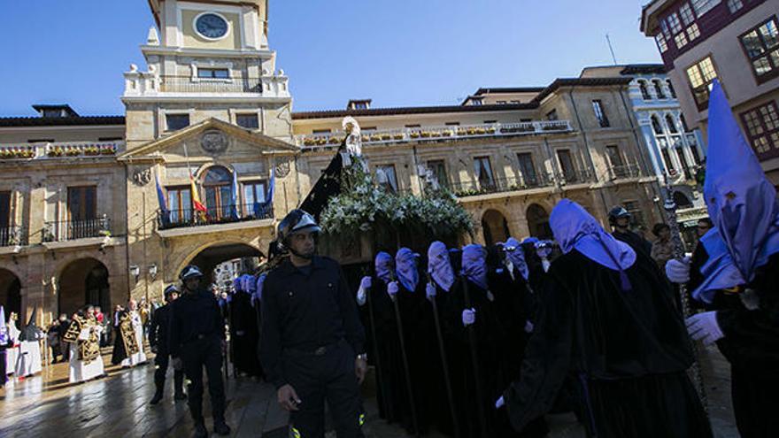 El Ayuntamiento de Oviedo desaloja de su sede las Hermandades de Semana Santa