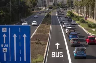 Polémica por el carril bus VAO: El Gobierno desmiente al Consell tras asegurar que es "ilegal"