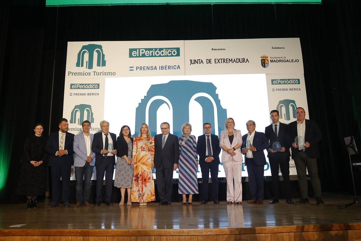 Premiados y autoridades en los VIII Premios Turismo.