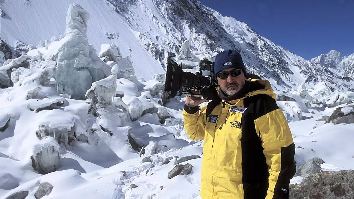 Sebasti芍n ?lvaro, alpinista: "Las empresas han secuestrado el Everest. Los VIP suben por 210.000 d車lares"