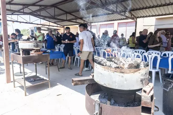 Comida de la Asociación de amigos del arroz con costra en Elche