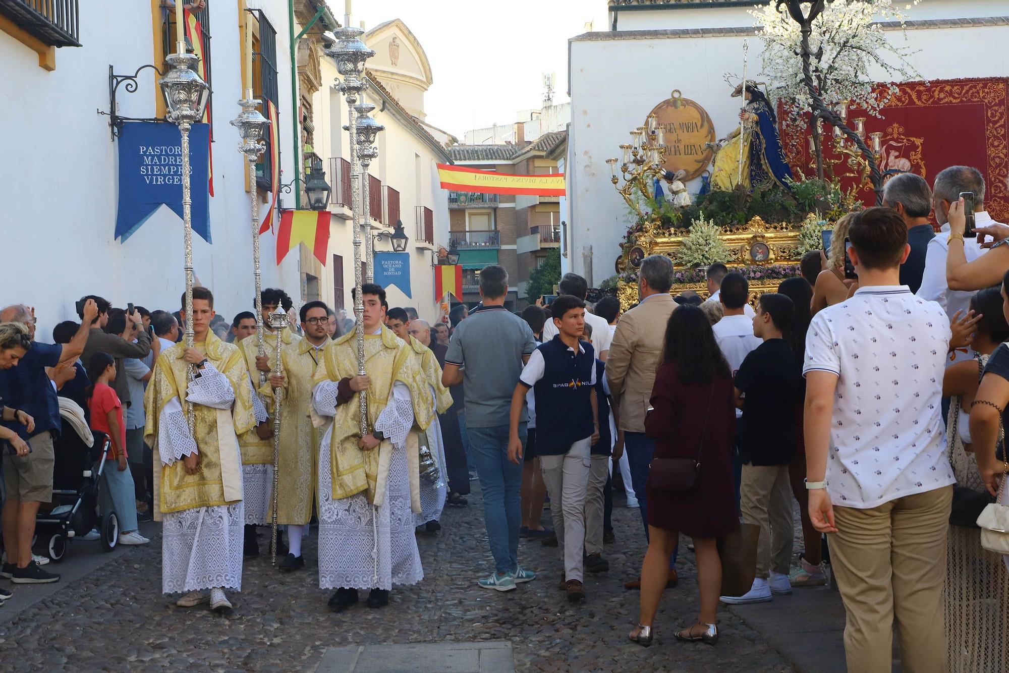 Triunfal procesión de la Pastora de Capuchinos