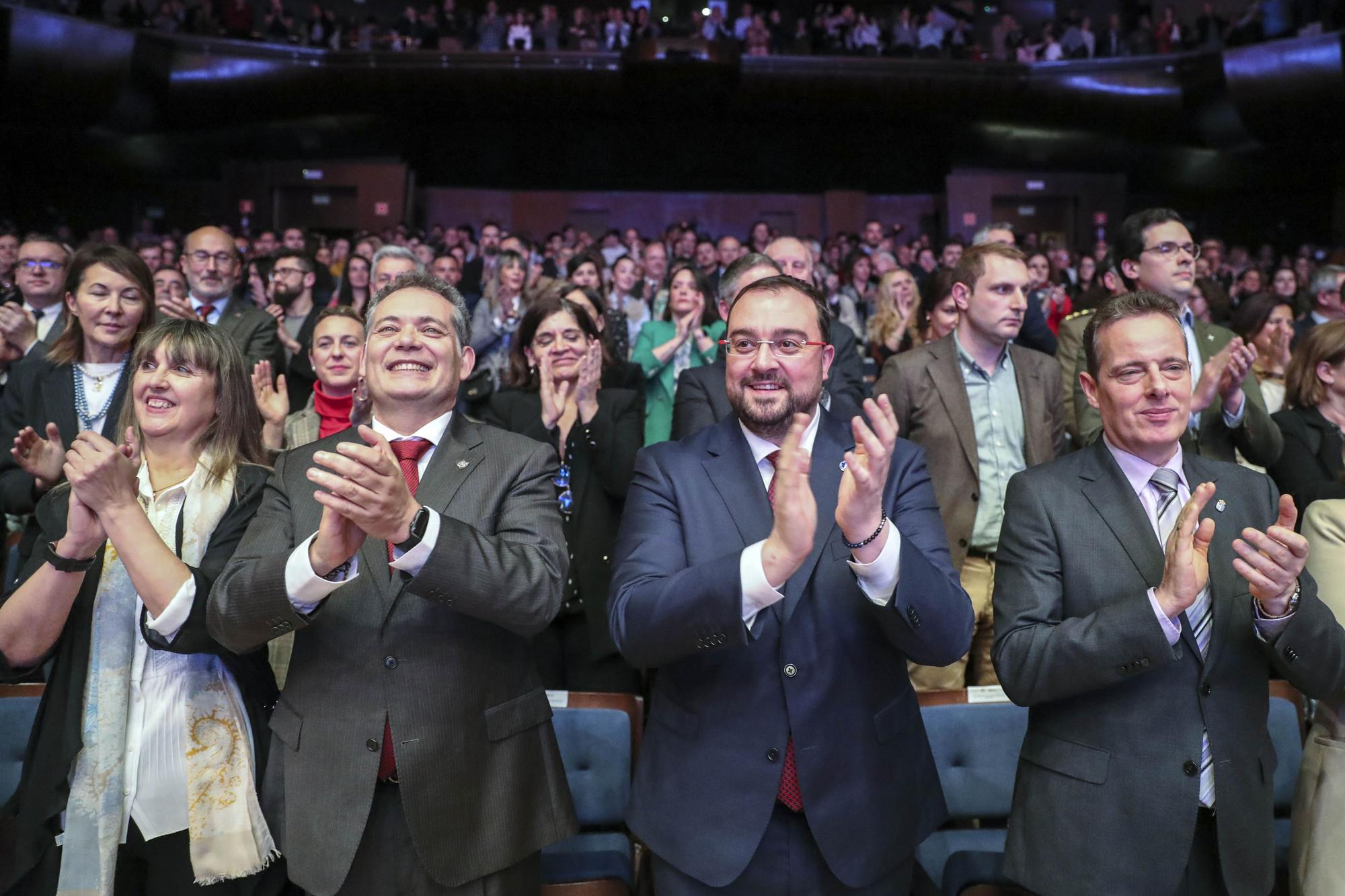 EN IMÁGENES: La Fundación Vinjoy celebra un siglo de milagro social con 1.300 abrazos